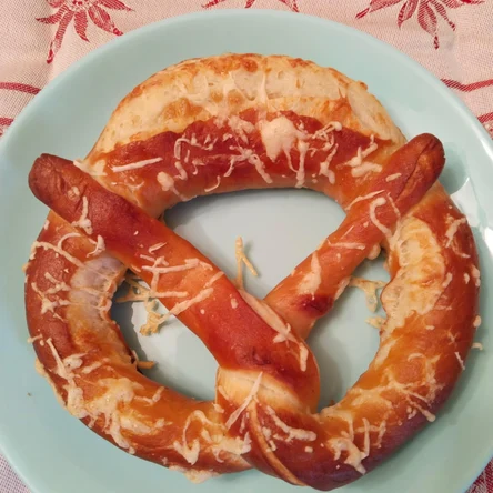Брецель "Сырный"
